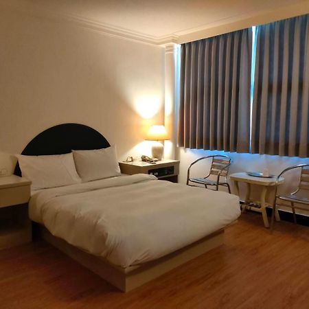 Dc Hotel Taichung Esterno foto