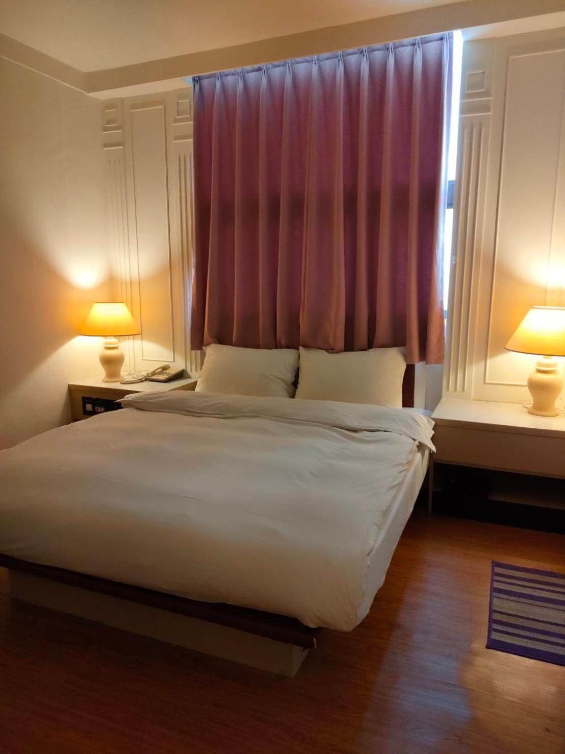 Dc Hotel Taichung Esterno foto