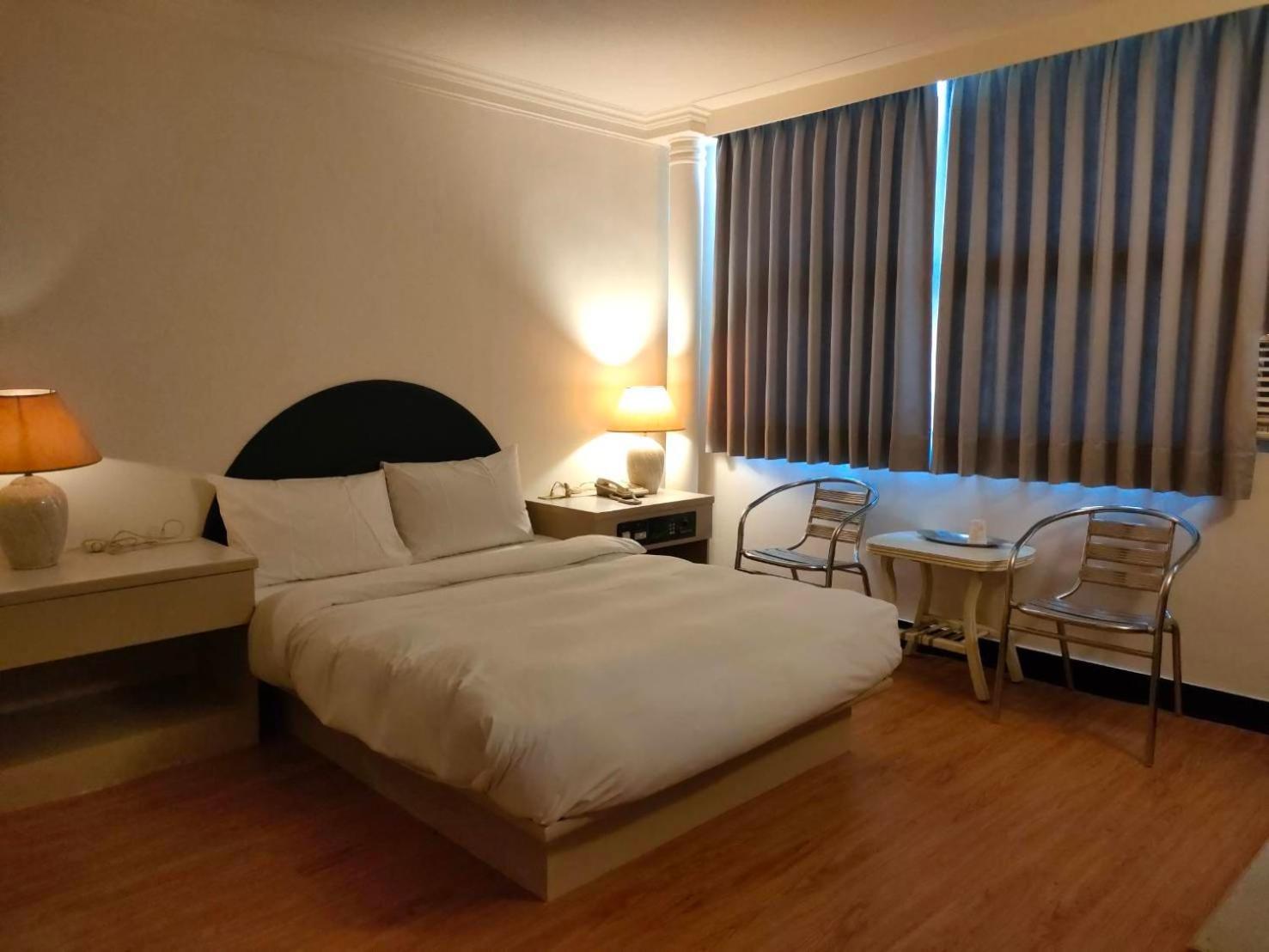 Dc Hotel Taichung Esterno foto