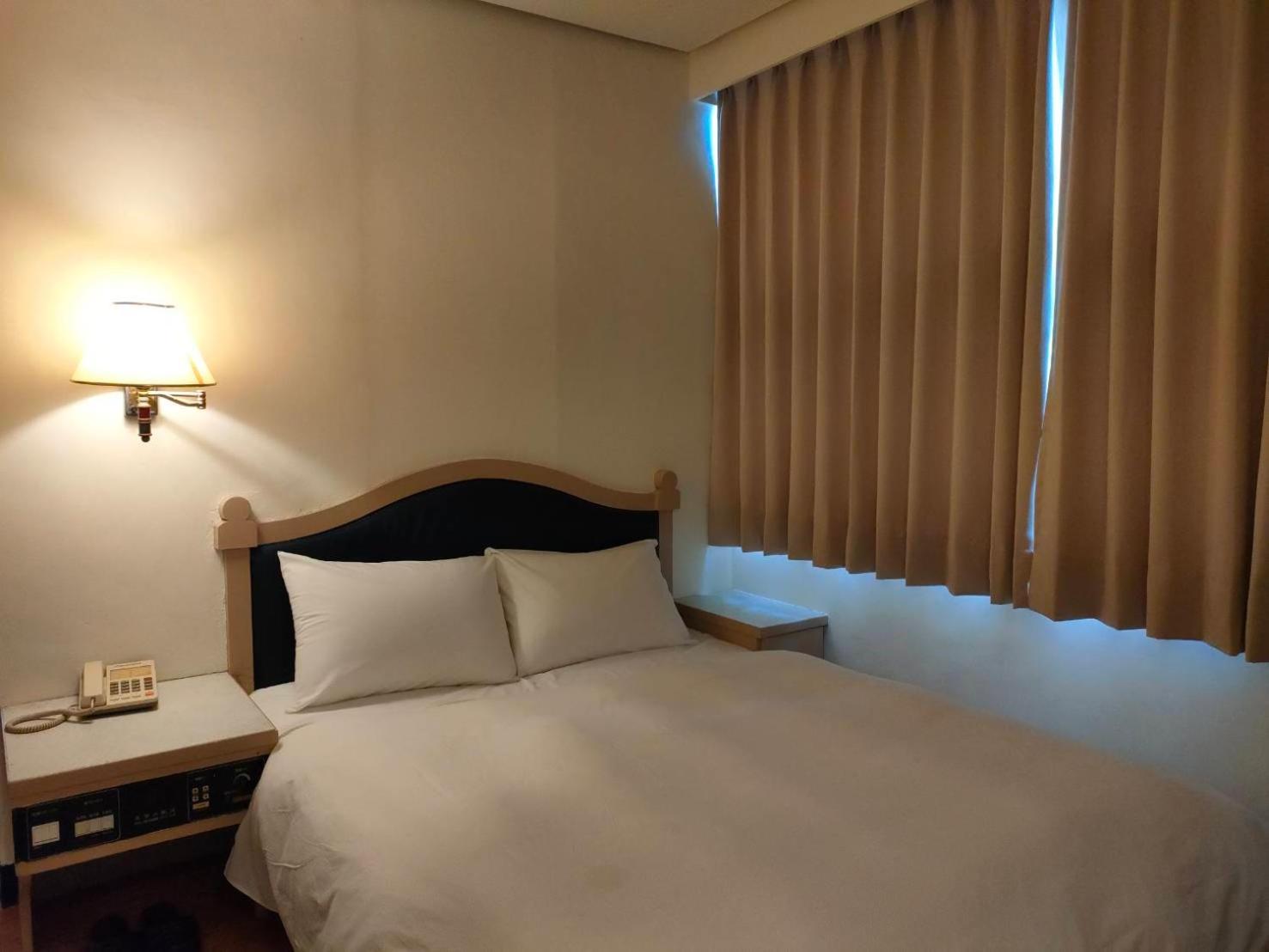 Dc Hotel Taichung Esterno foto