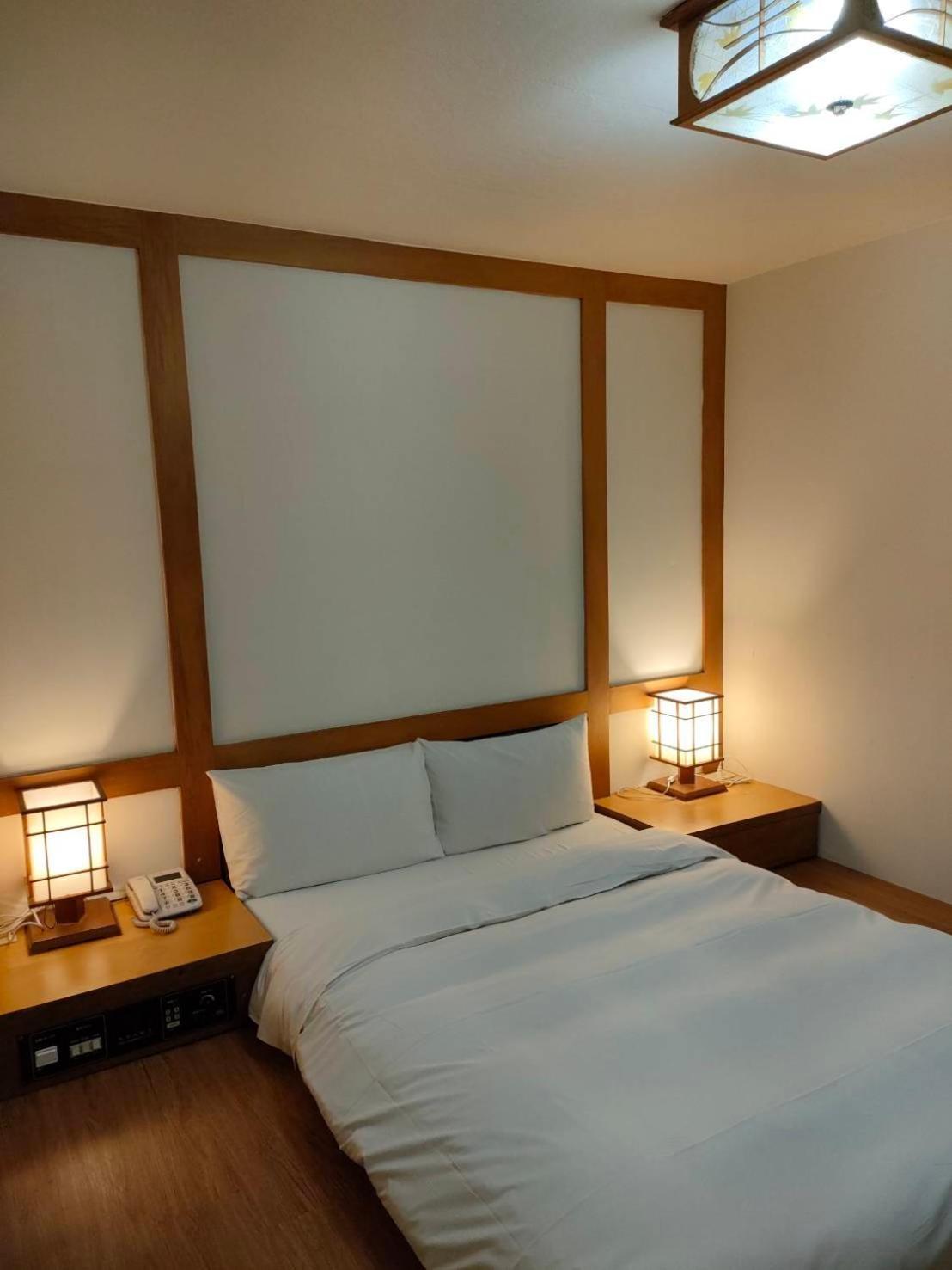 Dc Hotel Taichung Esterno foto
