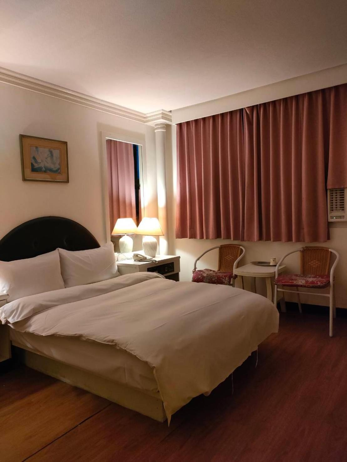 Dc Hotel Taichung Esterno foto